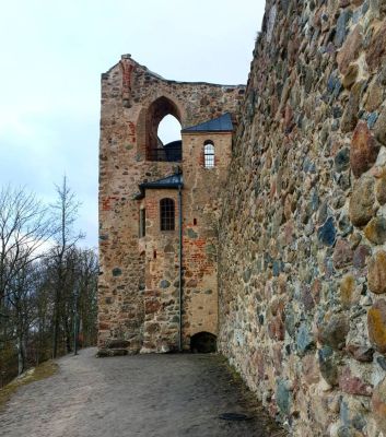 Dobele Castle ruins (Dobeles pilsdrupas)