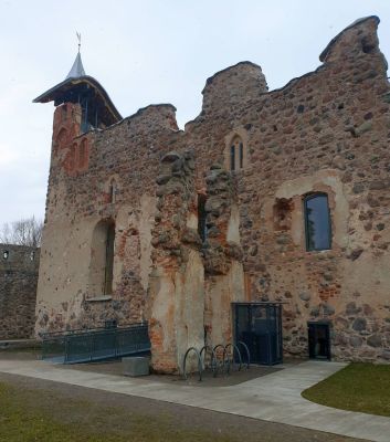 Dobele Castle ruins (Dobeles pilsdrupas)