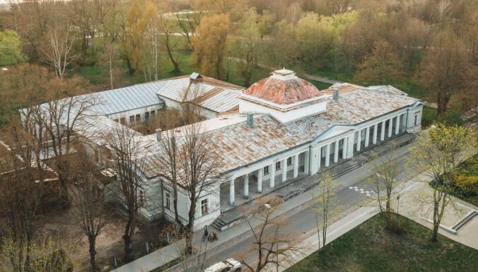 Старинное здание купальни в Лиепае (Liepājas peldiestāde)
