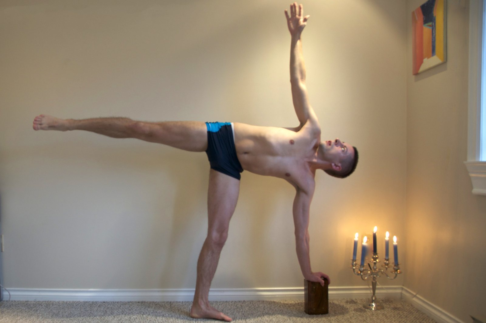 Ardha Chandrasana (Pusmēness poza)