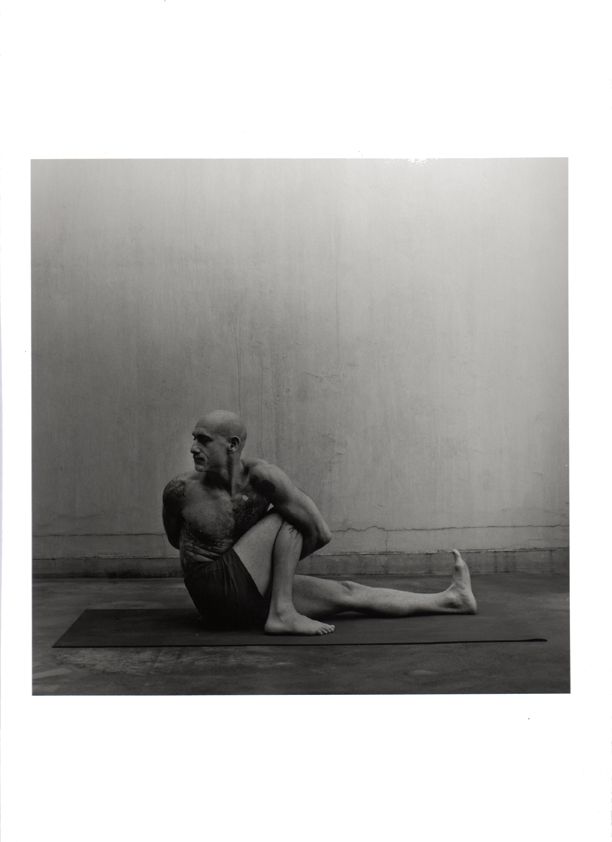 Marichyasana III (Gudrā Marīči poza)